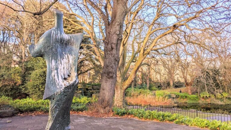 Dublin: Self-guided Walk Irish History in St. Stephens Green