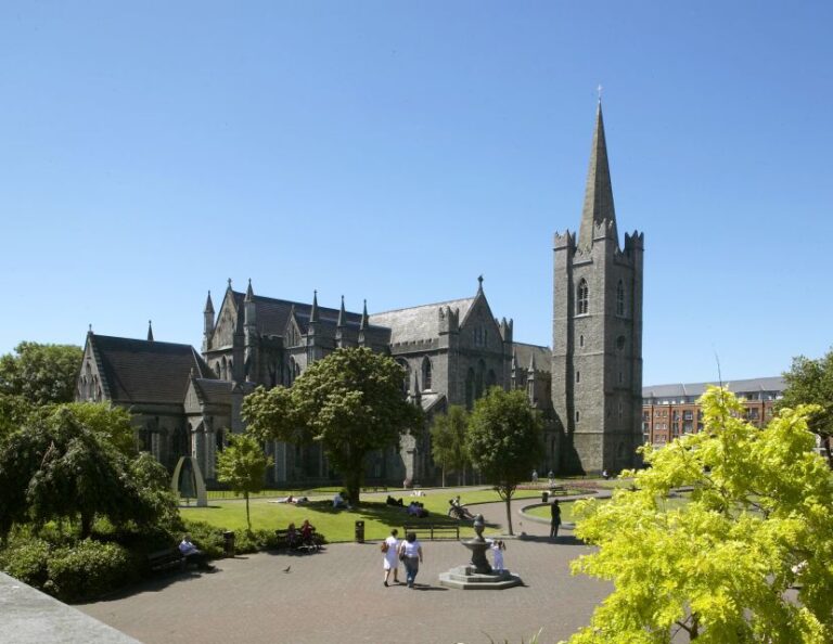 Dublin: Skip-the-Line St.Patrick’s Cathedral & Irish Whiskey