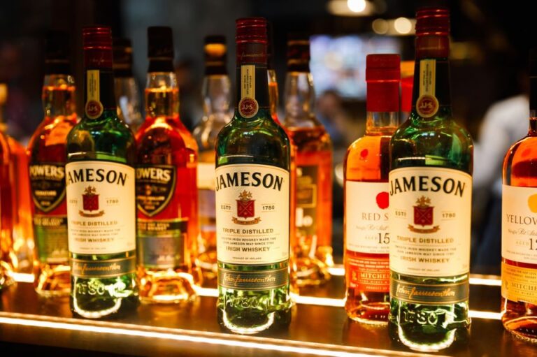 Dublin Temple Bar Tour With Jameson Distillery Whiskey Tour