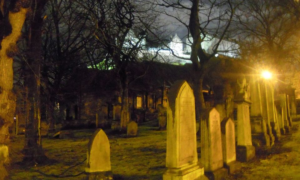 Edinburgh: 2-Hour Ghost Tour in Spanish - Paranormal Activity Site Visit