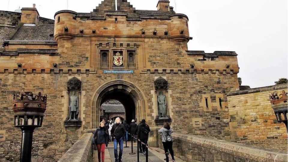 1 edinburgh self guided walk interactive treasure hunt Edinburgh: Self-Guided Walk & Interactive Treasure Hunt
