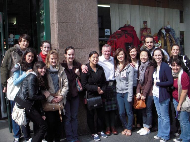 Edinburgh Uncovered Private 3-Hour Group Tour