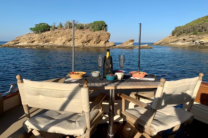 Elba Island – Aperitif on the Boat at Sunset – Private
