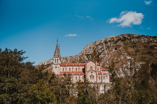 Excursion to Lakes of Covadonga and Cangas De Onís From Gijón