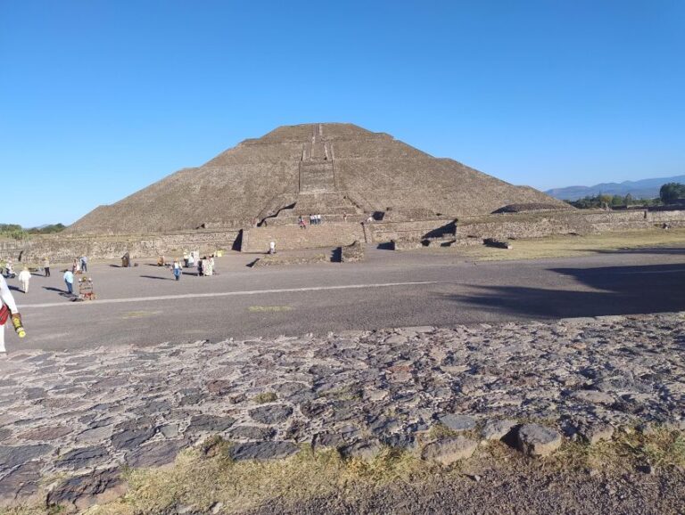 Experience Teotihuacan and the Basilica With Transportation Included