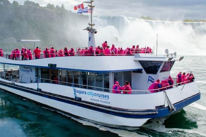 Explore Niagara on a Sightseeing Boat Tour!