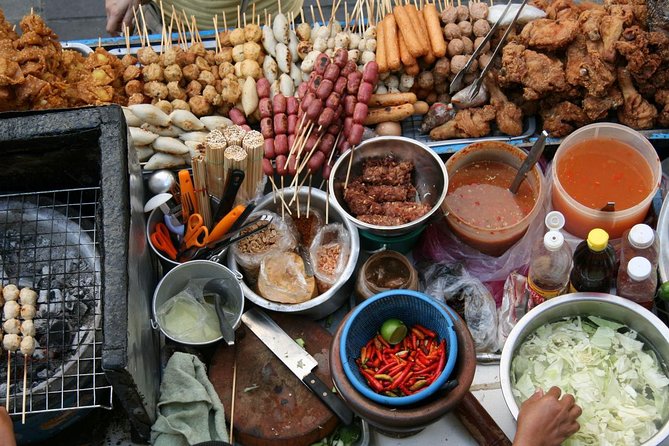 Famous Thai Street Food Tasting Experience!