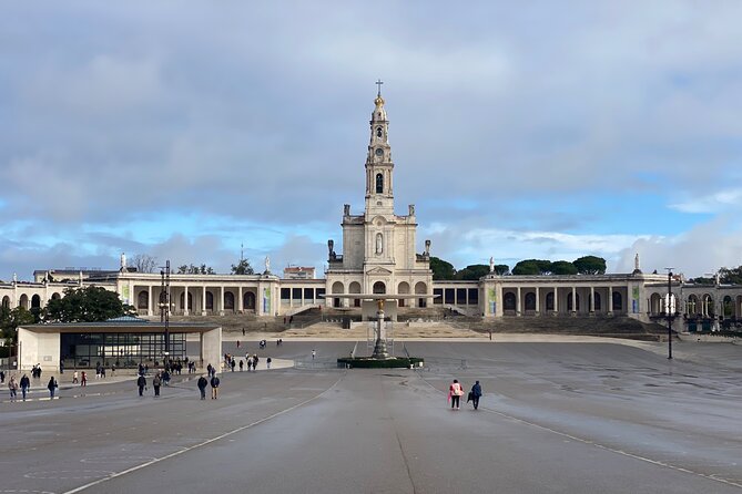 Fatima, Batalha, Nazare and Obidos Full Day Tour From Lisbon