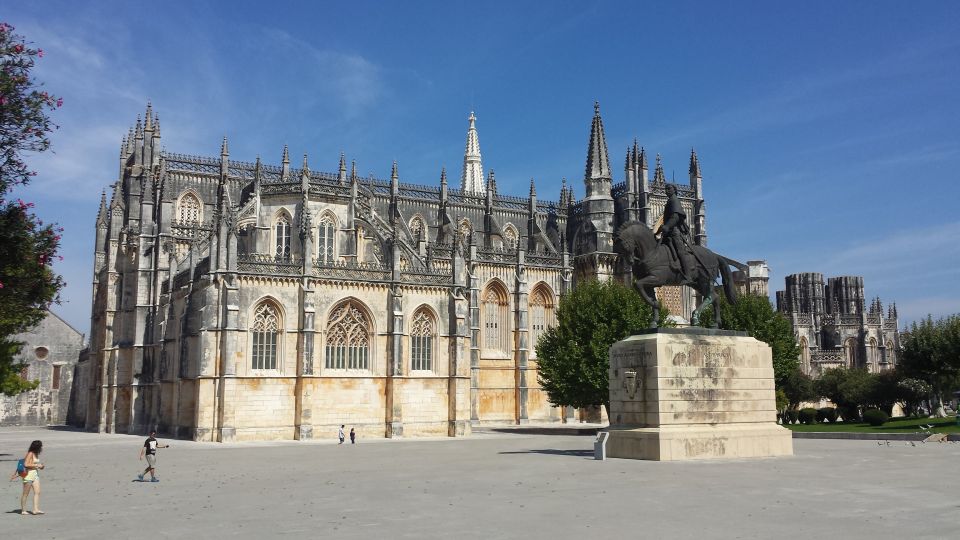 Fátima Minivan Tour From Lisbon