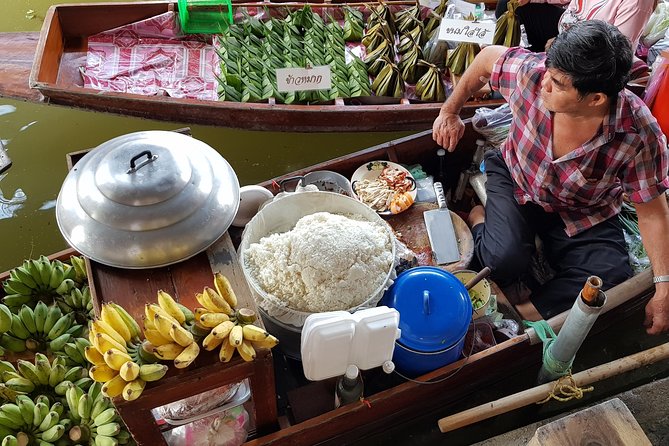 Floating Market Damnoen Saduak and Meklong Railway Market: Half Day Tour