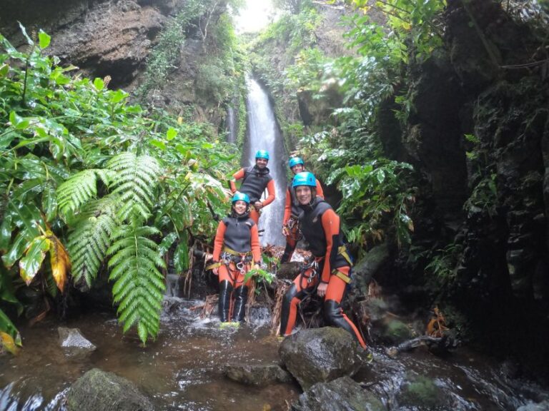 Flores: Ilhéus Inferior Canyoning With a Guide and Snack