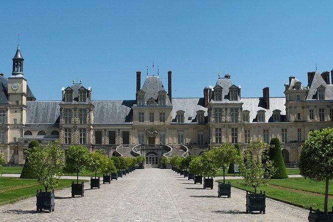 Fontainebleau, Barbizon and Vaux Le Vicomte – Day Trip From Your Hotel in Paris