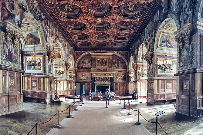 Fontainebleau Castle Half-Day Tour From Paris