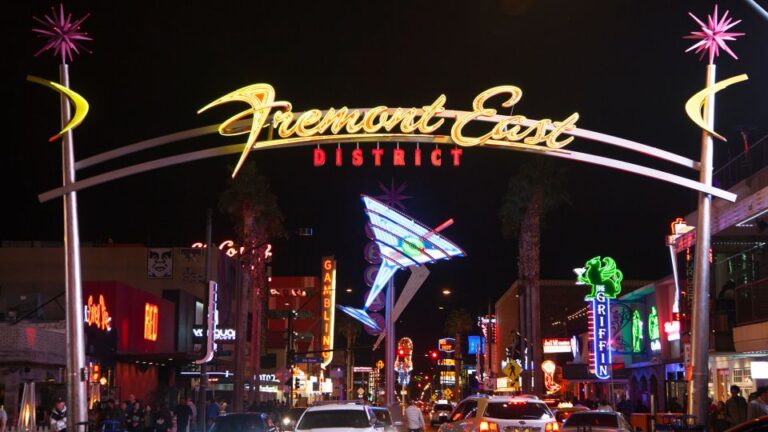 Fremont Street-Old Vegas Bar Crawl