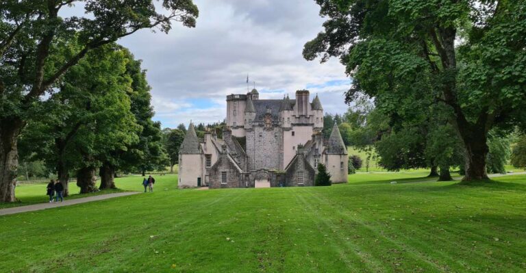 From Aberdeen: Castles, Whisky and Food Tasting Tour