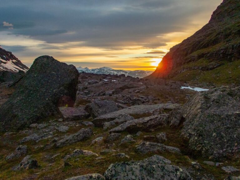 From Abisko: Kärkevagge Valley & Trollsjön Lake Guided Tour