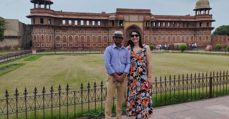 From Aerocity: Taj Mahal Sunrise & Agra Fort Guided Tour