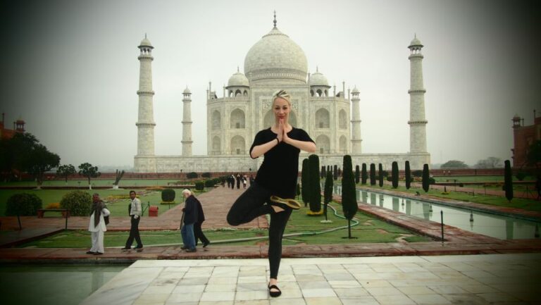 From Aerocity: Taj Mahal Sunrise Tour With Lord Shiva Temple