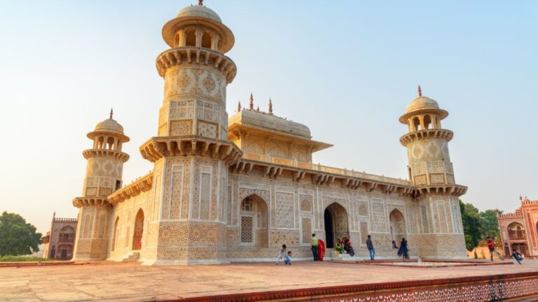 From Agra: Private Guided Tour Agra and Fatehpur Sikri