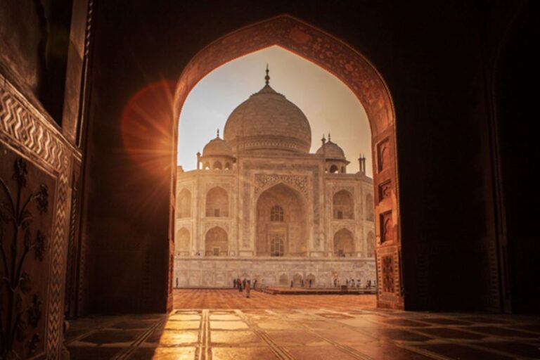 From Agra: Taj Mahal & Sri Krishna Janmasthan Temple Tour