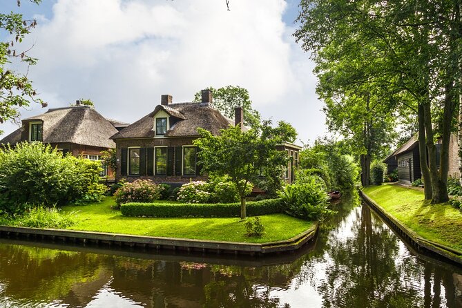 From Amsterdam: Discover the Charm of Giethoorn Incl. Boat Cruise