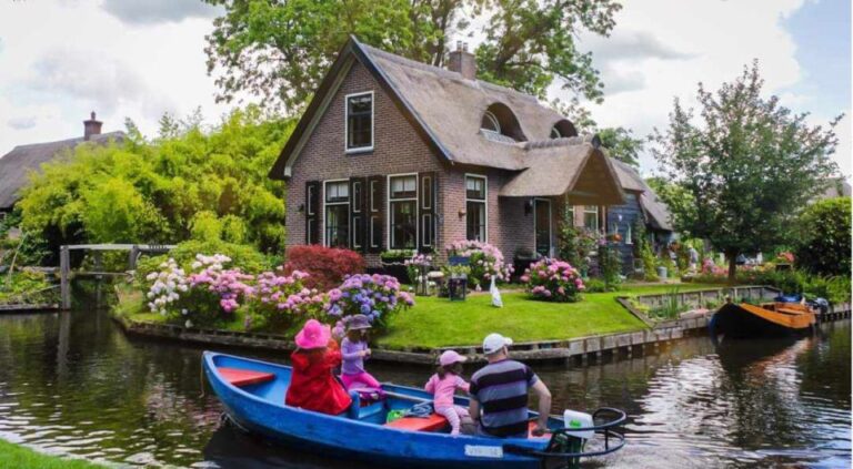 From Amsterdam: Giethoorn Guided Day Trip With Canal Cruise