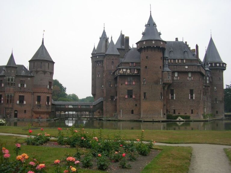 From Amsterdam: Private Day Trip to the Dutch Castles