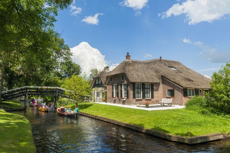 From Amsterdam: Small Group Day Trip to Giethoorn With Lunch