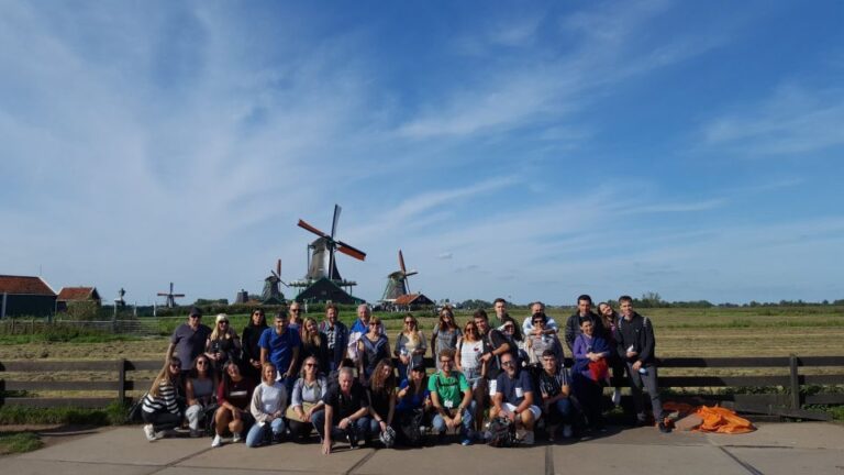 From Amsterdam: Windmills of Zaanse Schans Tour in Spanish