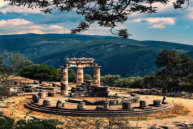 From Athens: Delphi& Arachova Private Tour & Free Audio Tour