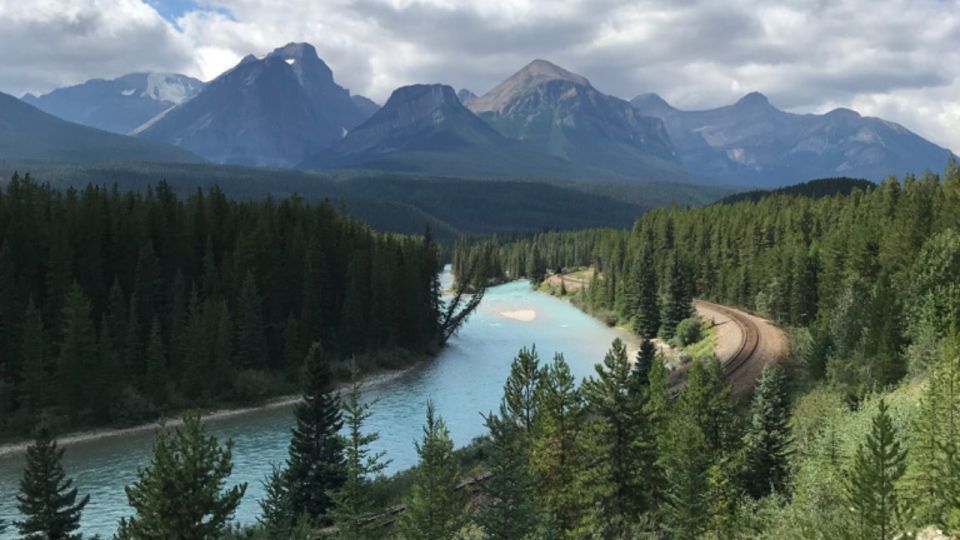 From Banff/Canmore: Moraine Lake & Lake Louise Experience