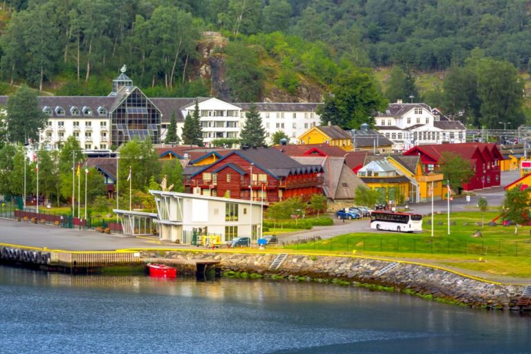 From Bergen: Flam Full-Day Cruise to Sognefjord