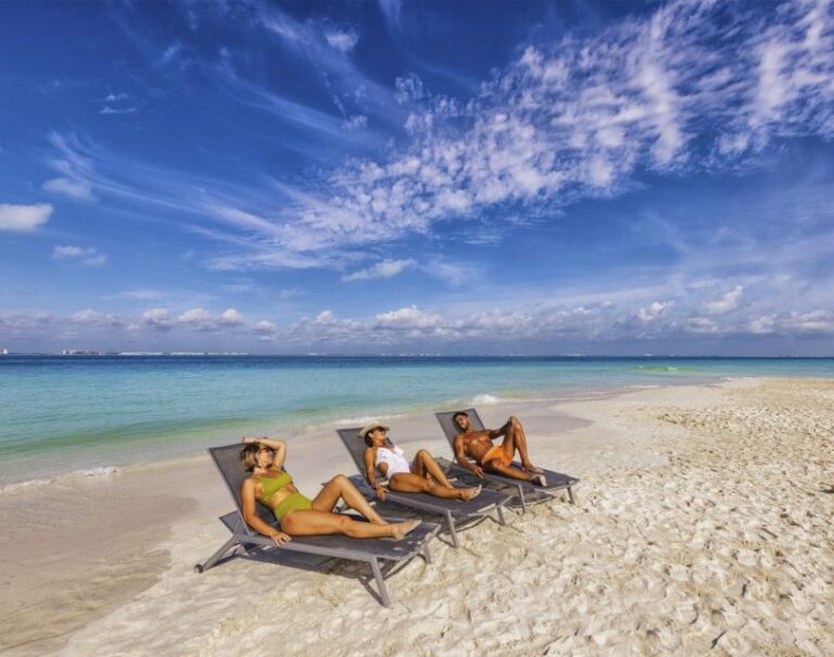 From Cancun: Catamaran to Isla Mujeres, Snorkel & Beach Club