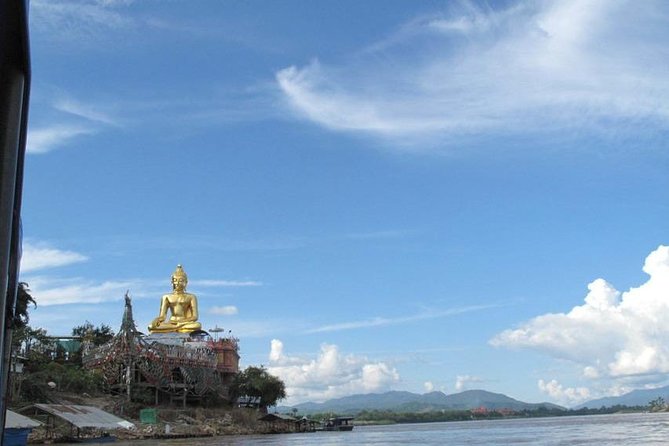 From Chiang Mai: White and Blue Temple & Golden Triangle Day Trip