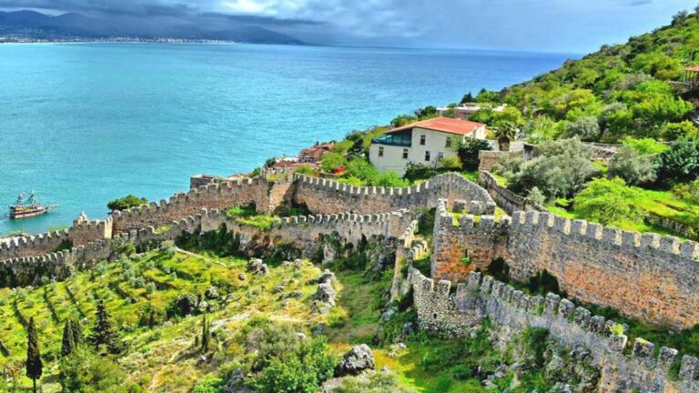 From City of Side: Guided Day Trip to Alanya City