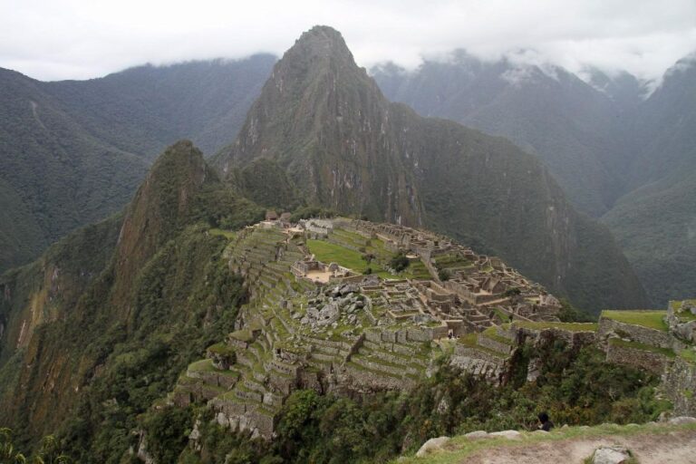 From Cusco : Hike 5 Days Classic Inca Trail to Machu Picchu