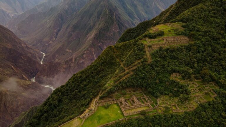 From Cusco: Trekking to Choquequirao 4days/3nights With Meal