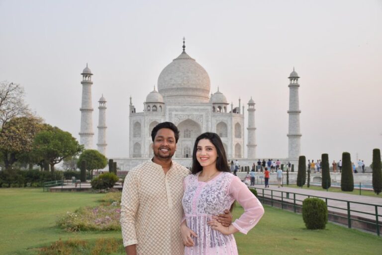 From Delhi: All Inclusive Sunrise Taj Mahal Tour by Car