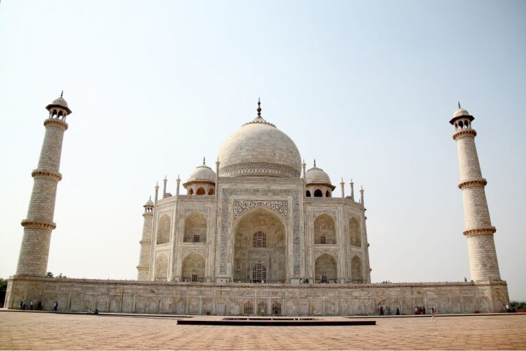 From Delhi: All-Inclusive Taj Mahal Tour by Gatimaan Express