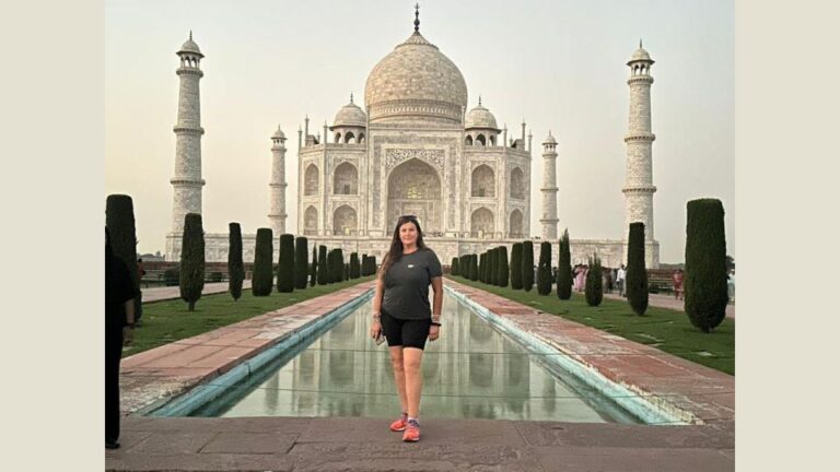 From Delhi: Private Day Trip to Taj Mahal and Agra Fort