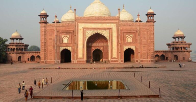 From Delhi: Private Sunrise Taj Mahal Tour by Car