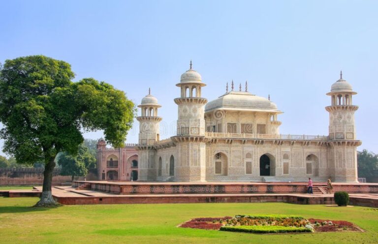 From Delhi:-Privet Tajmahal Agra Fort & Baby Taj Day Trip