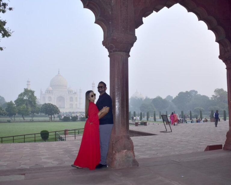 From Delhi: Same Day Taj Mahal Trip