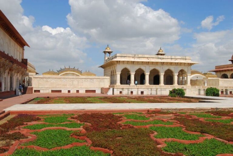 From Delhi : Sunrise Taj Mahal & Agra Fort Tour by Car