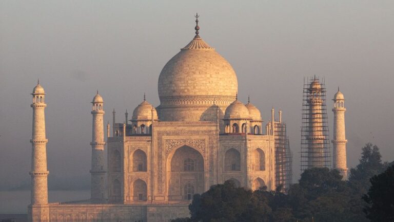 From Delhi: Sunrise Taj Mahal and Agra Fort Private Tour