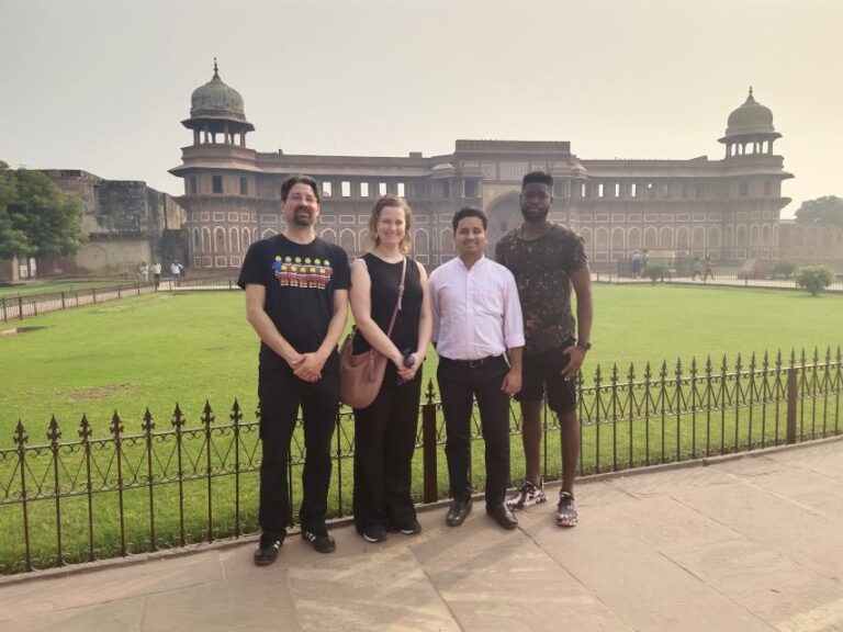 From Delhi: Taj Mahal, Agra Fort, and Baby Taj Private Tour