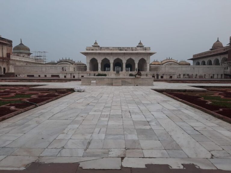 From Delhi: Taj Mahal & Agra Tour By Gatiman Express Train