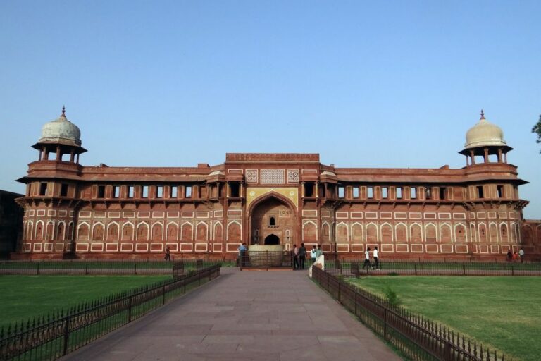 From Delhi: Taj Mahal and Agra Fort Private Tour by Car