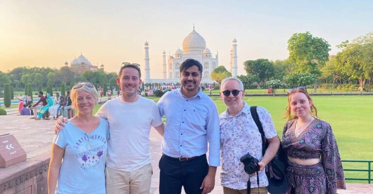 From Delhi: Taj Mahal Sunrise Tour by Car