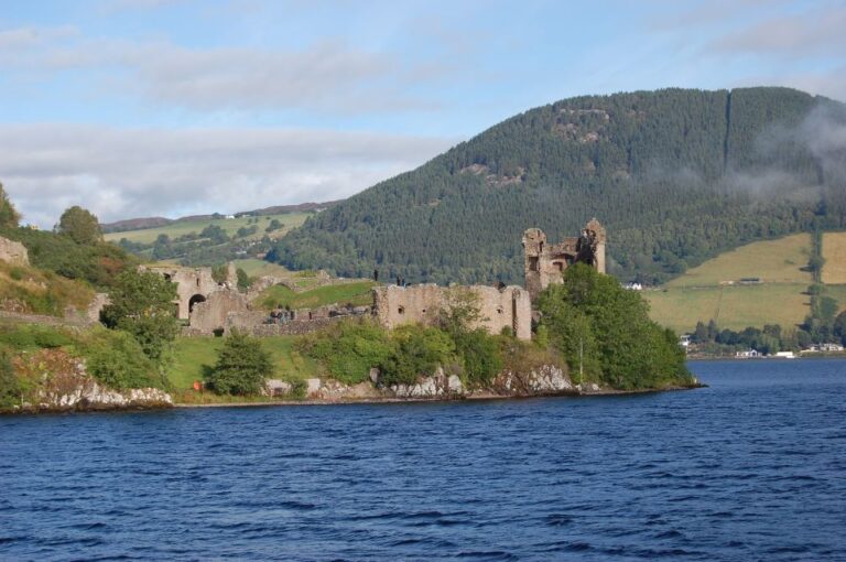 From Edinburgh: 2-Day Loch Ness, Inverness & Highlands Tour